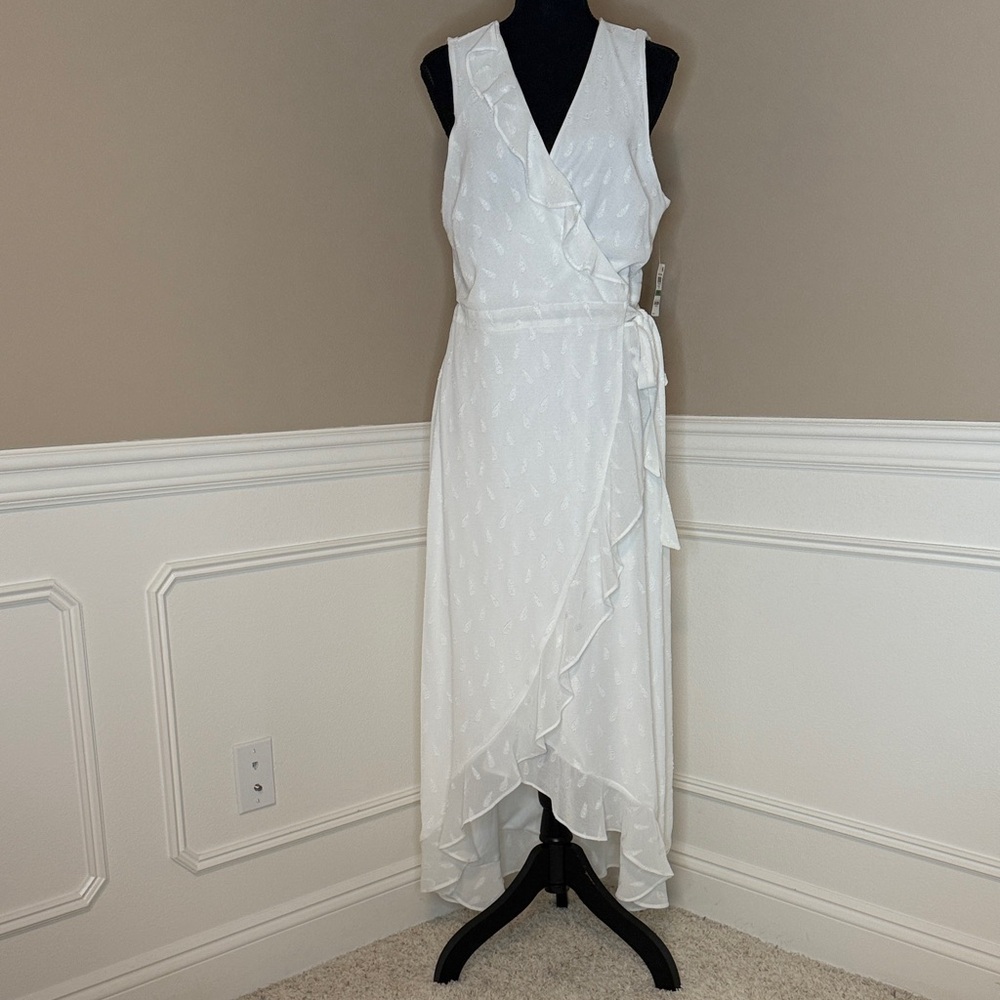 NWT Bar III Women’s White Sleeveless Wrap Dress, Size Large